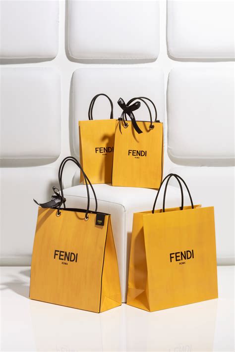 fendi 購物包|FENDI最新FENDI PACKAGING全系列包款，5款以經典包裝袋為 .